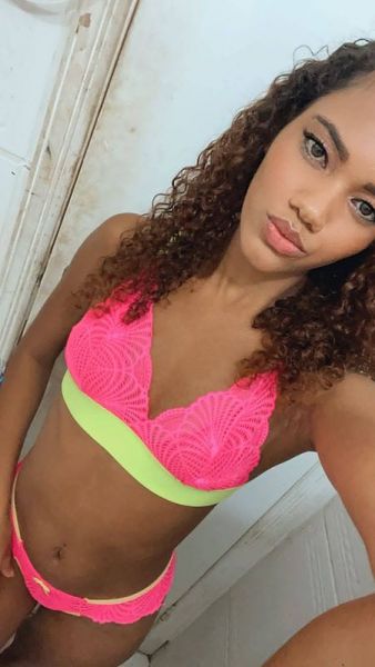 Olá amor me chamo suzy uma acompanhante ninfeta no estilo namoradinha, sou uma acompanhante muito carinhosa e adoro um sexo bem gostoso estou doida pra conhece vc, também adoro um sexo anal sem frescura venha me conhece fico esperando se contato. Bjs amores.

Venha conferir de segunda a sábado das 10:30 as 23:00 venha já agendar seu horário atendimento somente em hotel ou na residência do cliente.