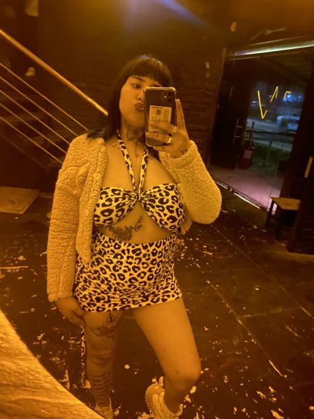Soy una mujer mimosa me encanta el sexo
Toy dispuesta a cumplir todas tus fantasía 