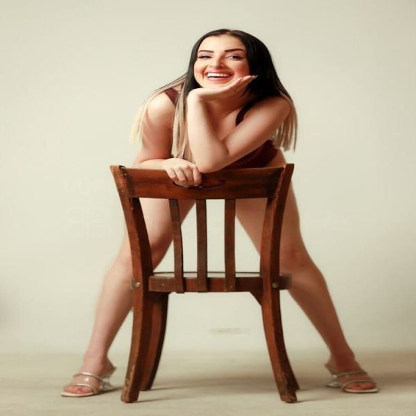 HI IM YASMIN IM FROM MOROCCO IM 19 YEARS OLD IM ESCORT IN ISTANBUL