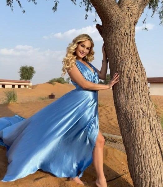 Good beautiful body. Silk skin. Blue eyes. Long slender legs. Long natural blond heir. Very nice and sweet girl
